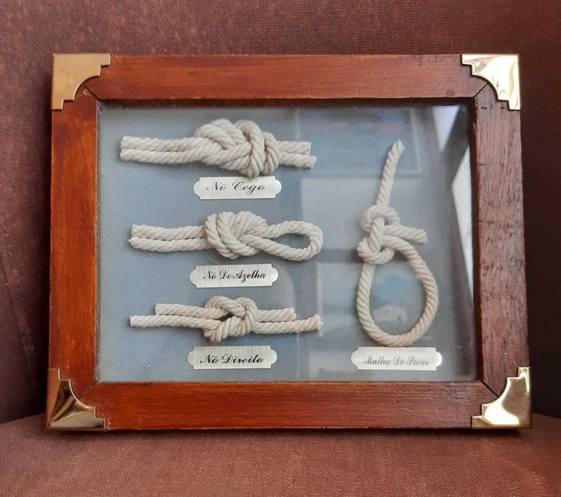 Antigo Quadro Decorativo (Amostra de Nós)