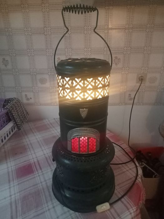 Salamandra electrificada antiga em latão