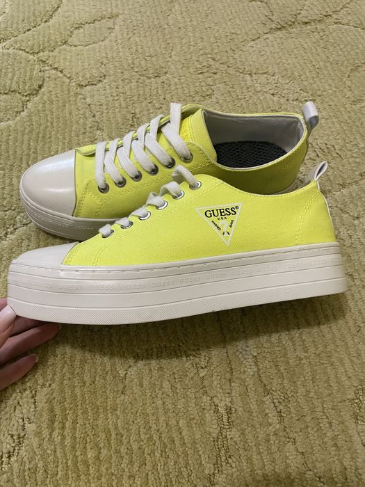 Продам кеди Guess