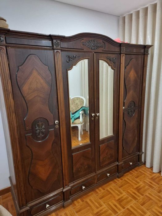 Roupeiro / Mesas Cabeceira / Cama