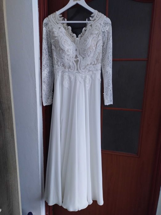 Suknia ślubna z długim rękawem