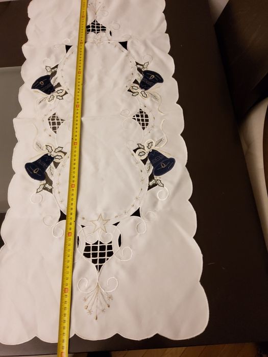 Bieżnik z granatowymi dzwonkami