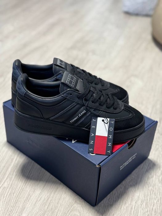 Продам женские кроссовки Tommy Hilfiger, размер 38