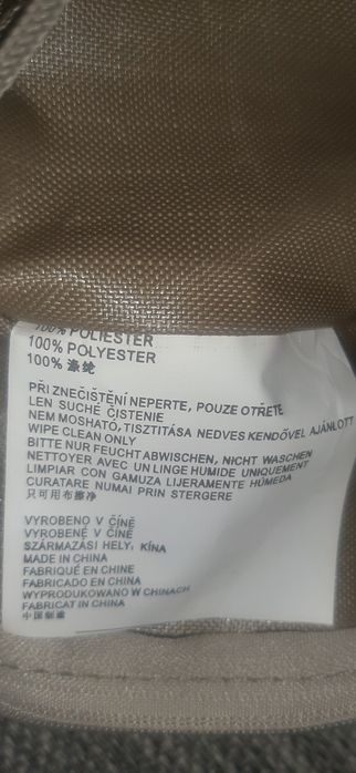 Poliestrowa nerka na banknoty.