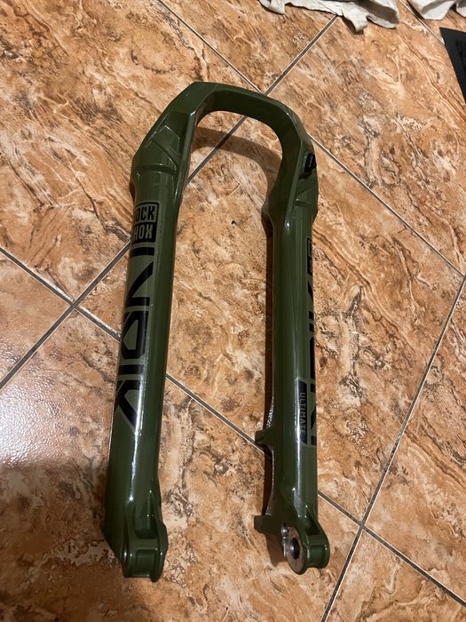 RockShox Lyrik Ultimate RC2,Dolna golen widelca