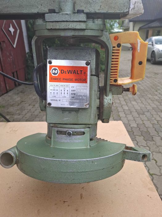 Piła radialna DEWALT