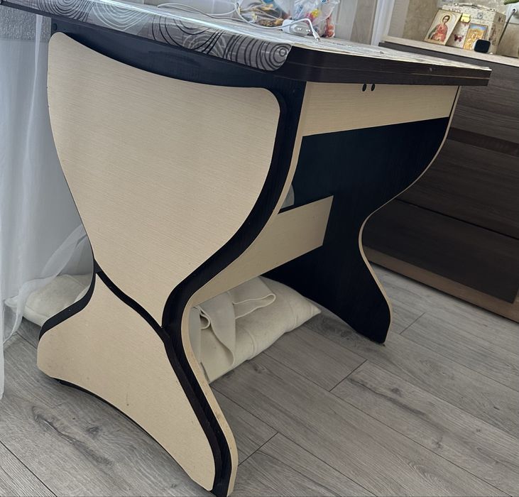 Кухонний стіл б/у