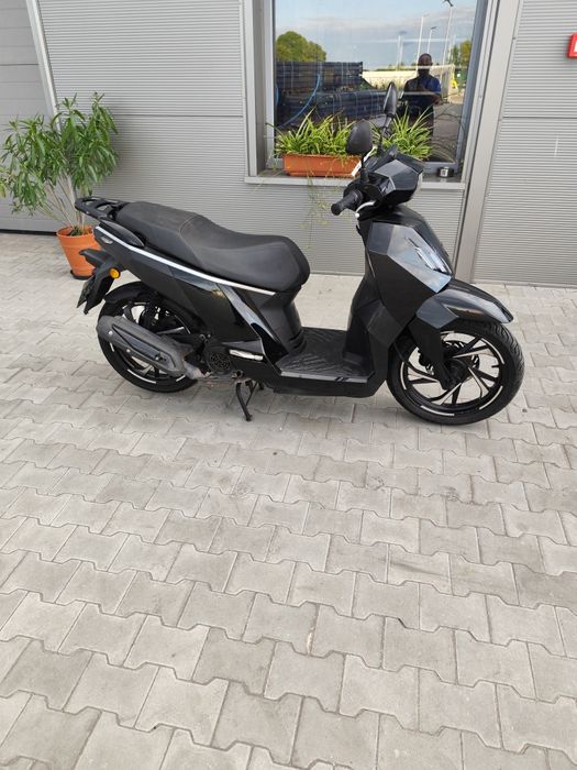 Peugeot tweet 125 rok 2023