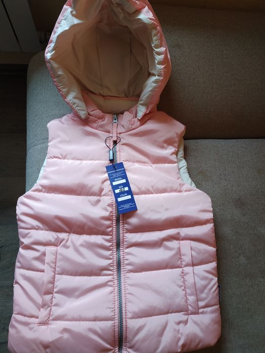 Продам теплую желетку для девочки