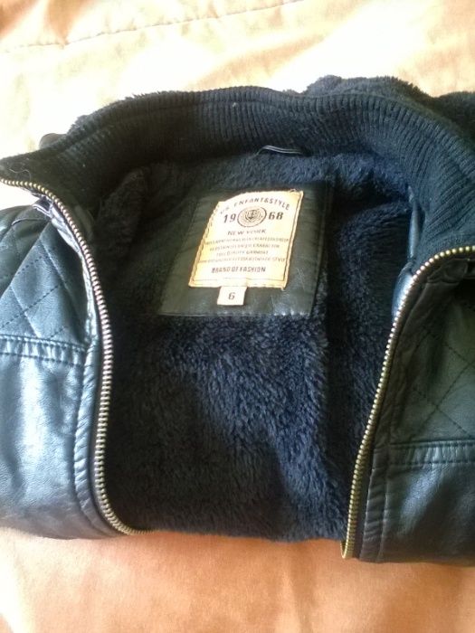 Casaco em pele sintética para menino forrado a pelo