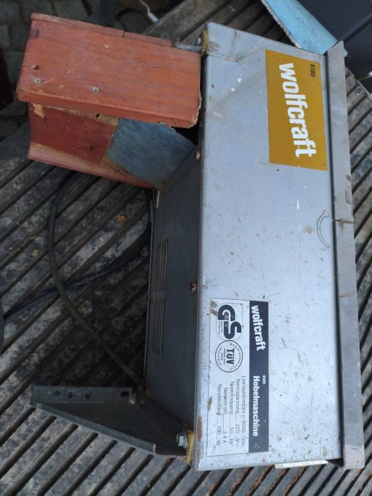 Pilarko-strugarka do drewna. Piła strugarka heblarka do drzewa