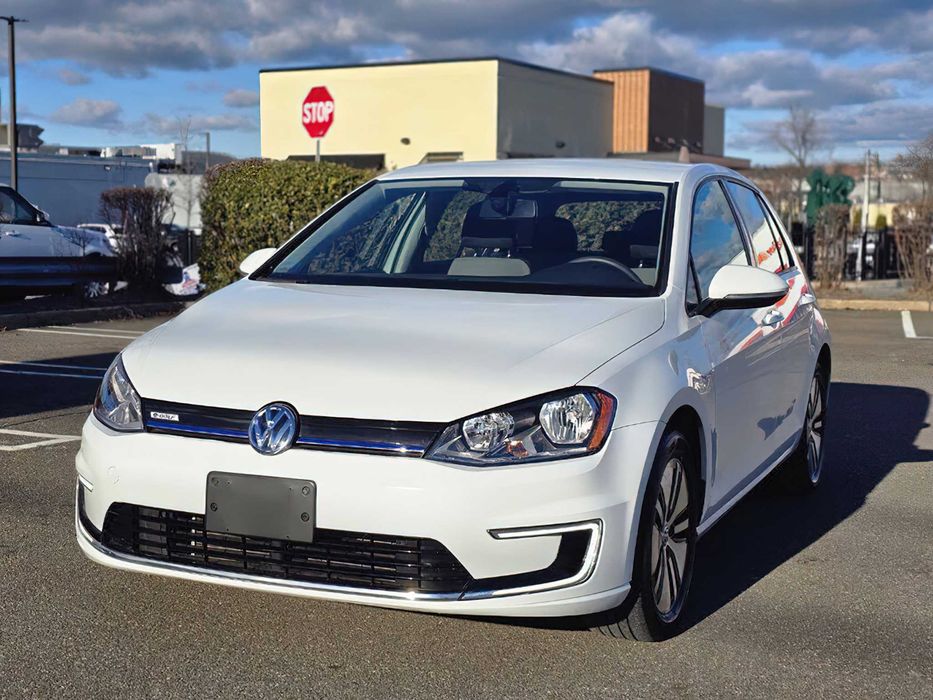 Volkswagen e-Golf SE      2016