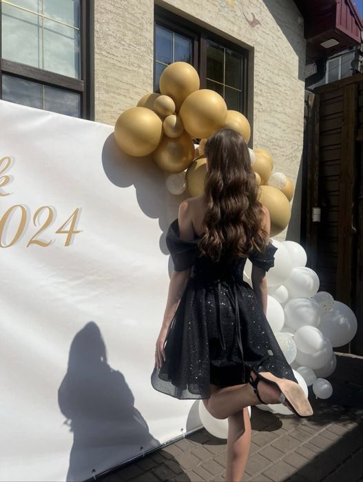Випускна сукня чорного кольору