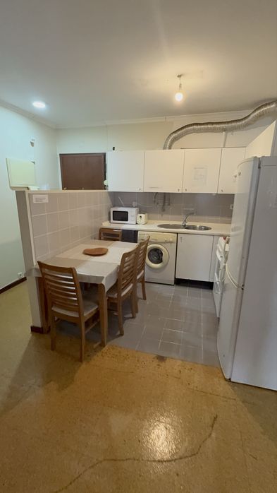 Quarto cama casal+ beliche em Penha de França (Lisboa)