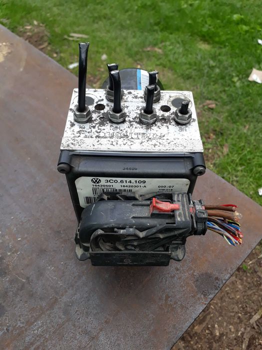 Блок ABS  Пассат B6 3CO.614.109.