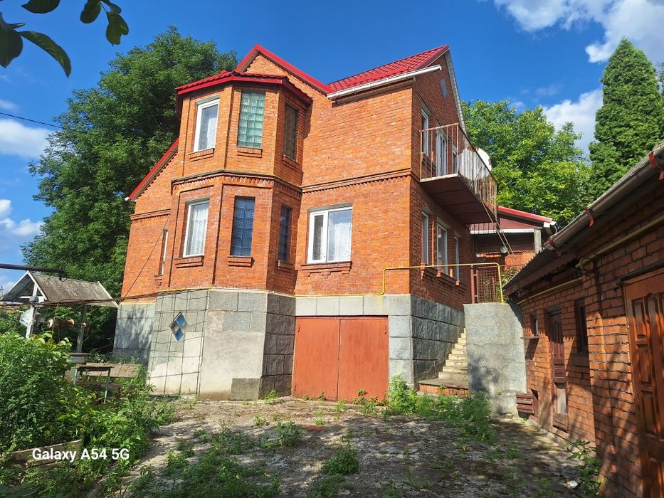 Продаж будинку в передмісті