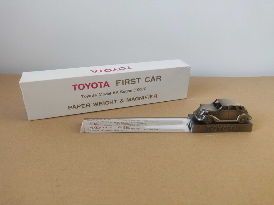 Peso de Papel e Lupa do Primeiro Carro da Toyota Model AA Sedan (1936)