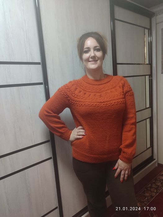 Светрик в'язаний, ручна робота