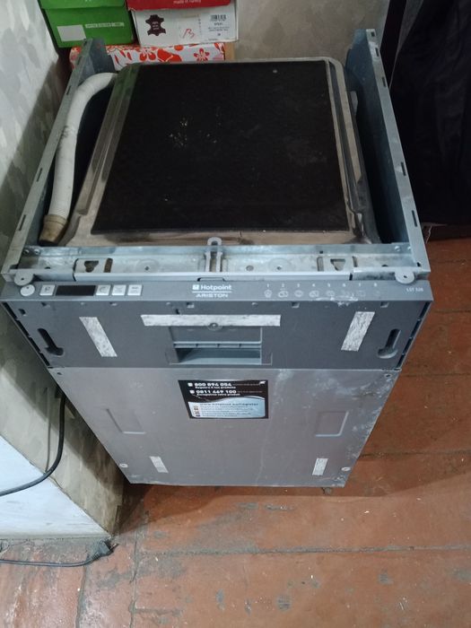 Посудомойка Ariston LST 328