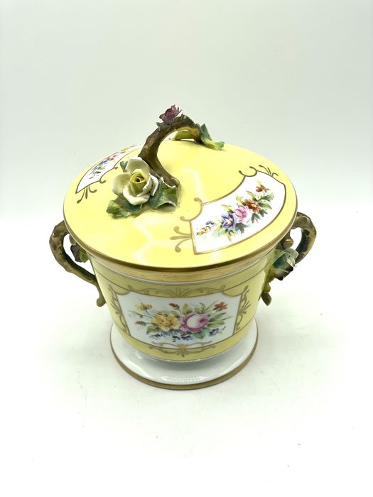 Bomboneira porcelana Vista Alegre antiga