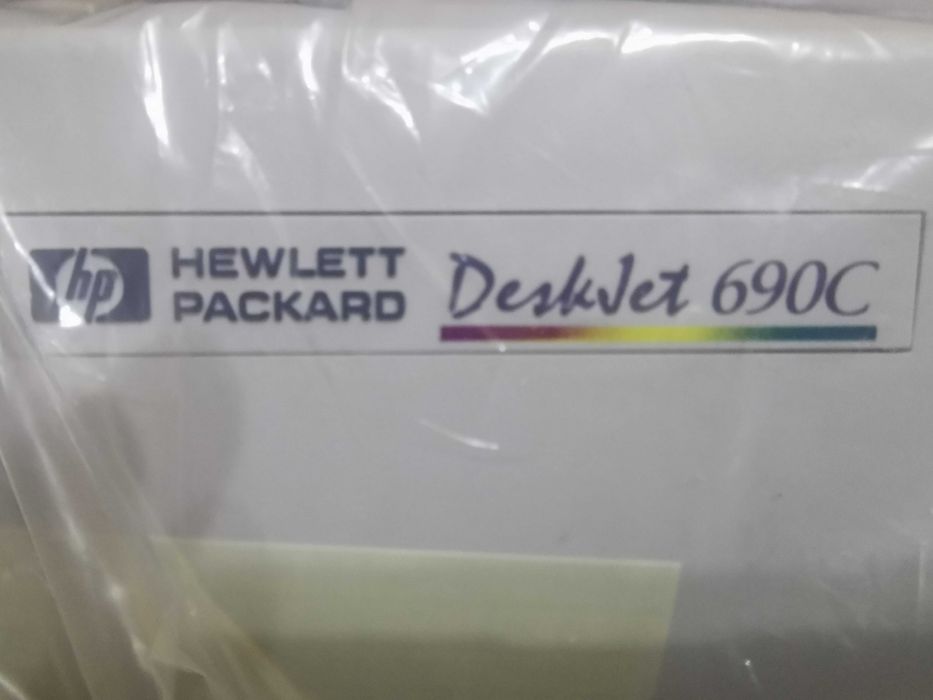 Zabytkowa drukarka atramentowa Hewlett Packard 690C, fabrycznie nowa