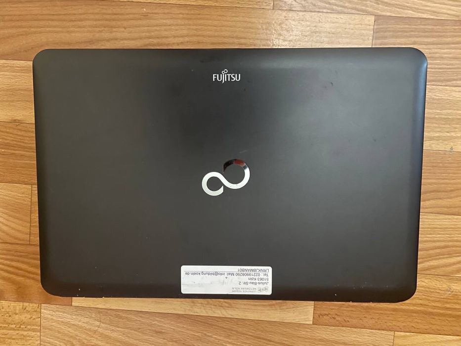 15.6” Fujitsu i3-2310M 8gb Intel SSD 128gb