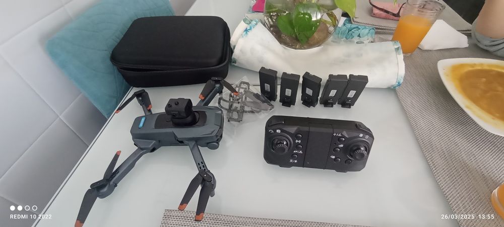 Drone Drone pequeno com 5 baterias novo muito bom