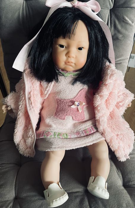 Oryginalna hiszpańska dziewczynka jak żywa!