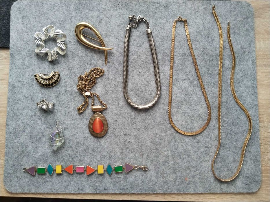 Вінтажні брошки кулон браслет ланцюжки Avon Sarah Cov