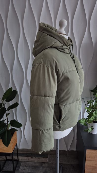 Oliwkowa kurtka puffer z kapturem XS