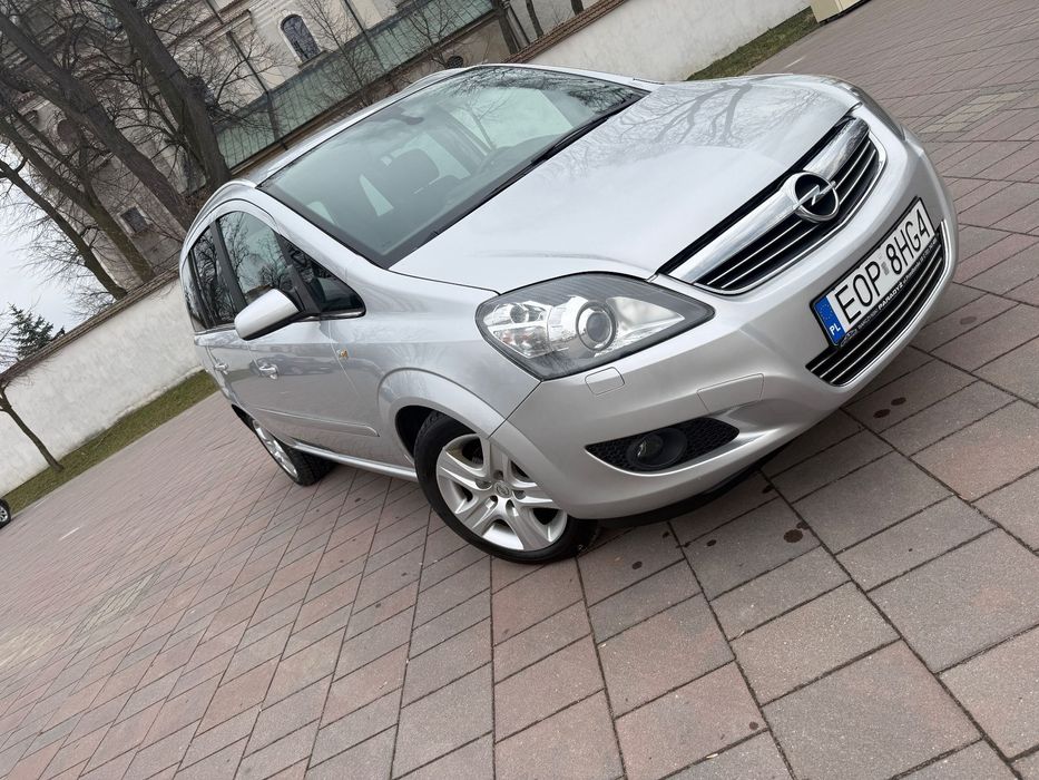 Opel Zafira Pierwszy właściciel świetny stan xenon Lift