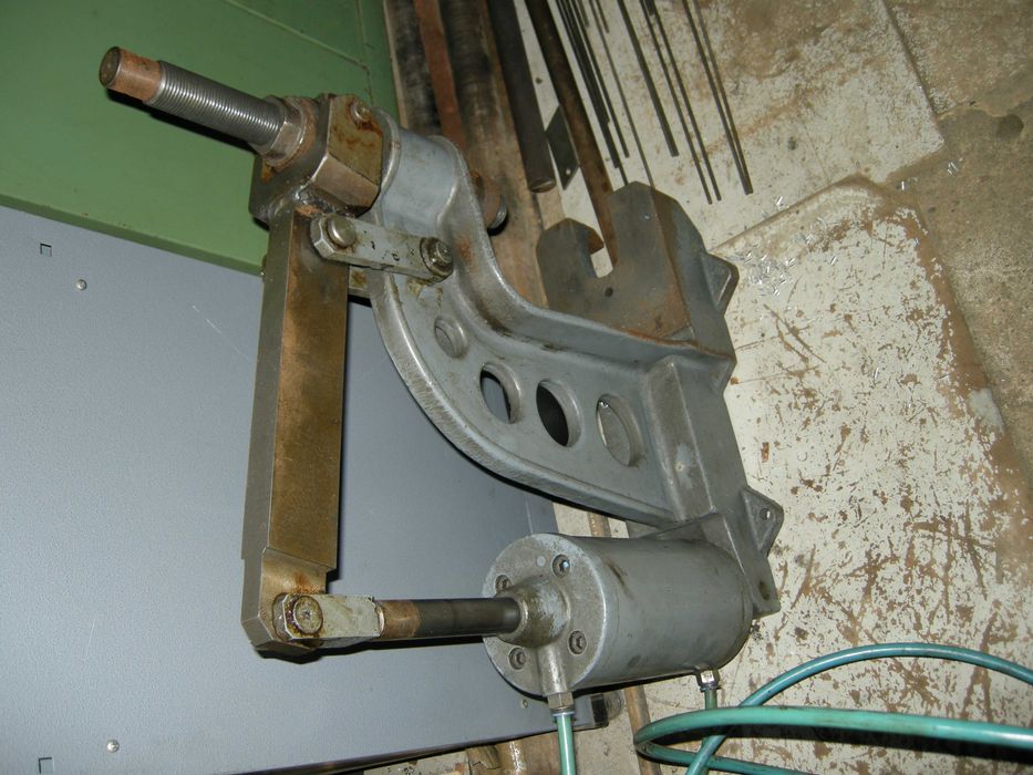 Prasa pneumatyczna BISON