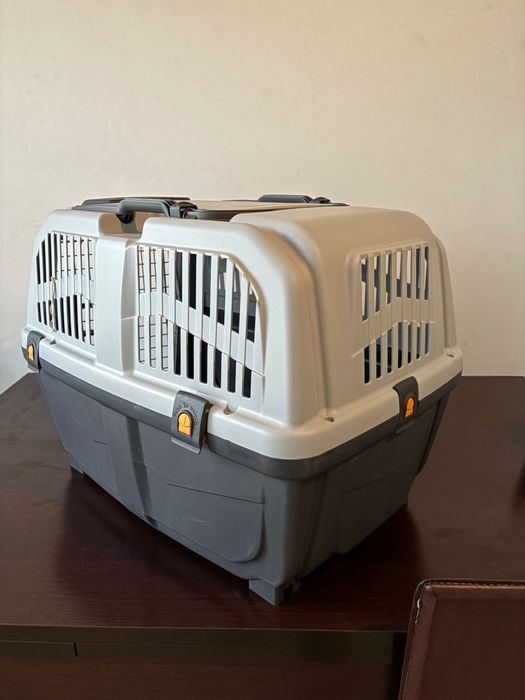 Caixa de transporte animal. IATA.