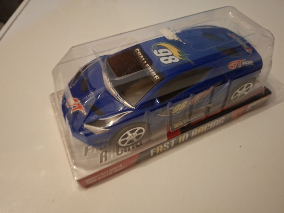 Carrinho azul de brincar