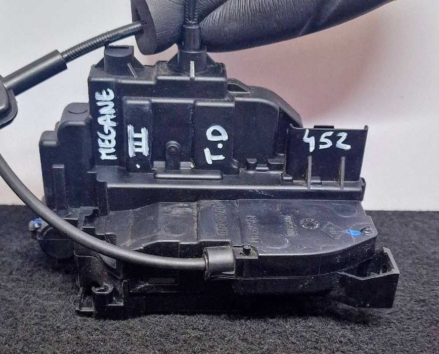 Fechadura / Fecho Porta Trás Direito 825020002R - RENAULT MEGANE III Hatchback