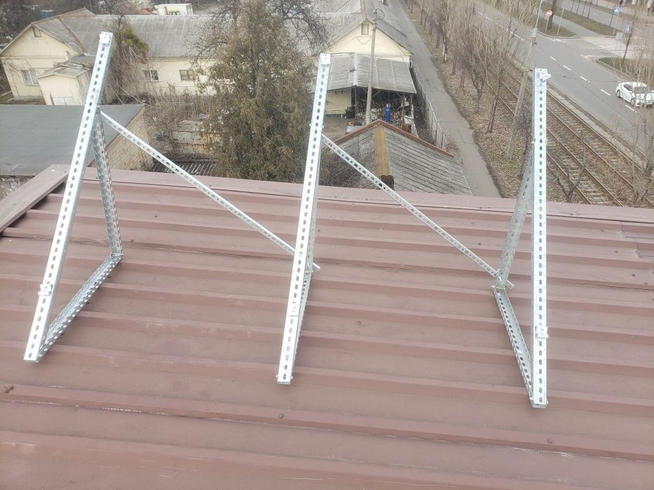 Універсальне кріплення для сонячних панелей зі змінним кутом нахилу