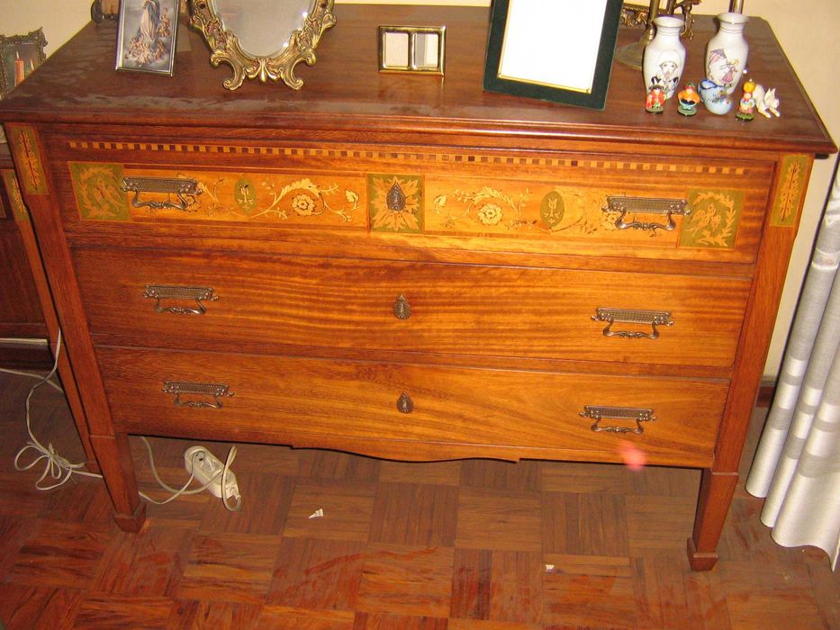 Cómoda antiga estilo D. Maria