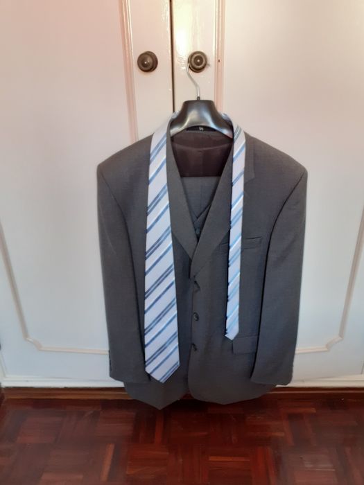 Fato de Homem completo cinzento.