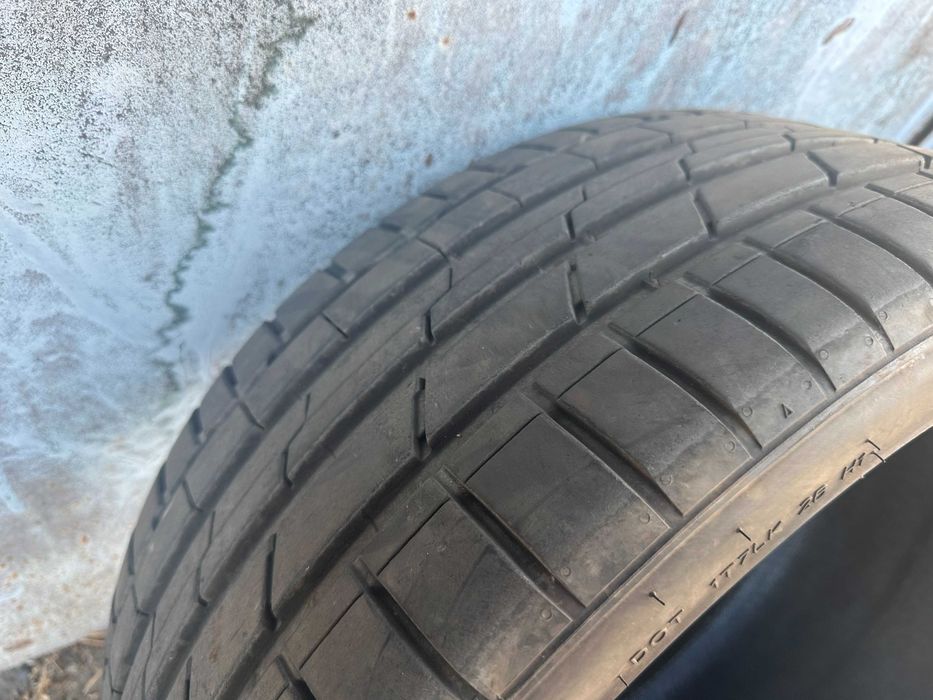 Продам пару шин 245/35/R20