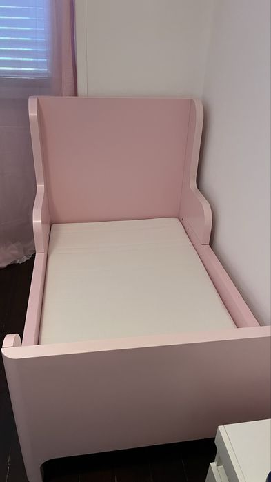 Cama extensível rosa IKEA