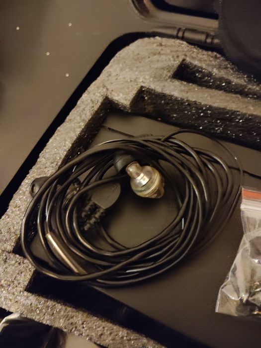 Sistema  In-Ear UHF da LD Systems.

- Modelo MEI100G2.
Consiste em transmissor estéreo de 9,5" MEI 100 T, receptor de corpo MEI 100 G2