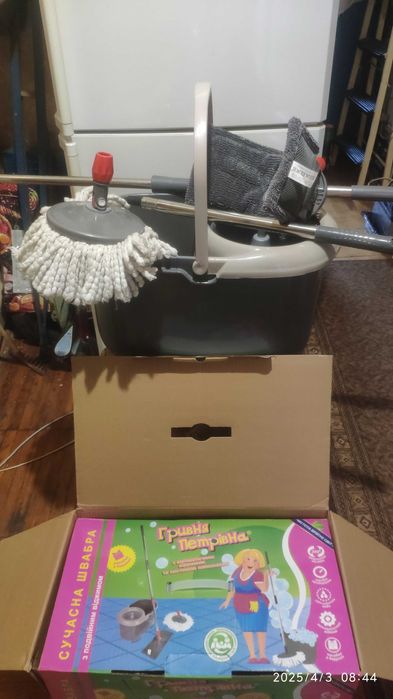 швабра Гривна Петровна с автоматическим отжимом и системой полоскания