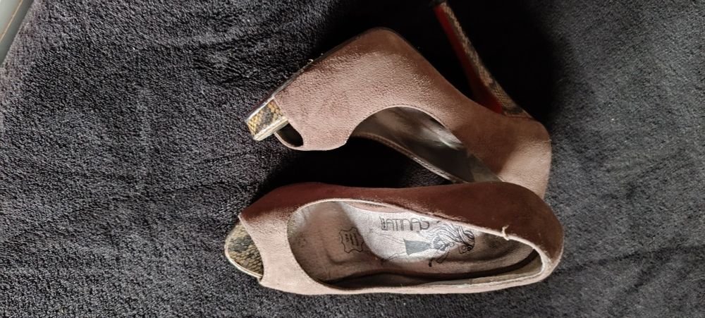 Sapatos de salto n. 35