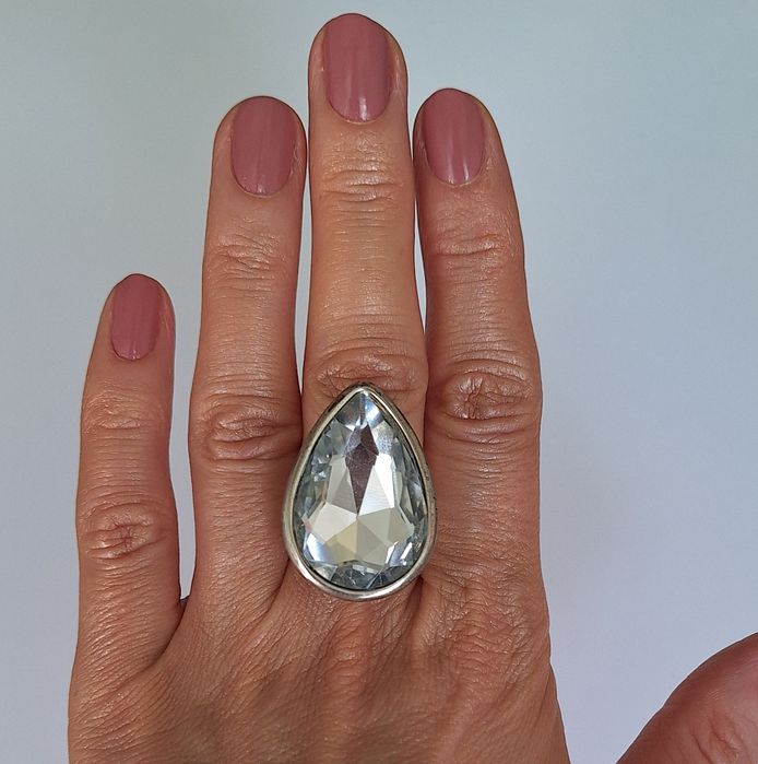 Duży pierścionek z kryształem