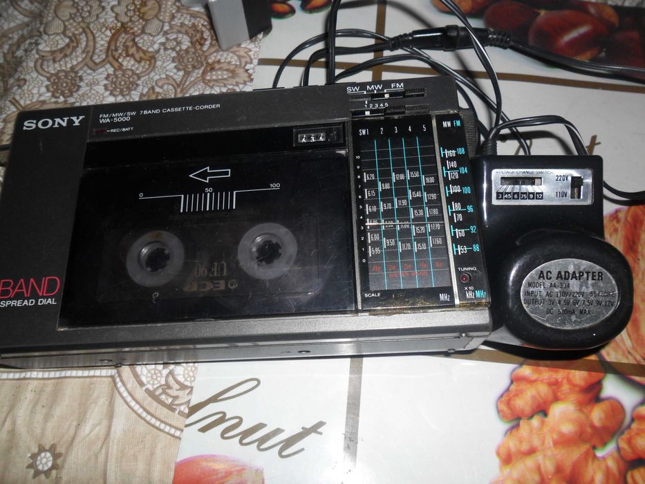 Продам портативную магнитолу SONY (кассетный магнитофон + приемник): 5 ...