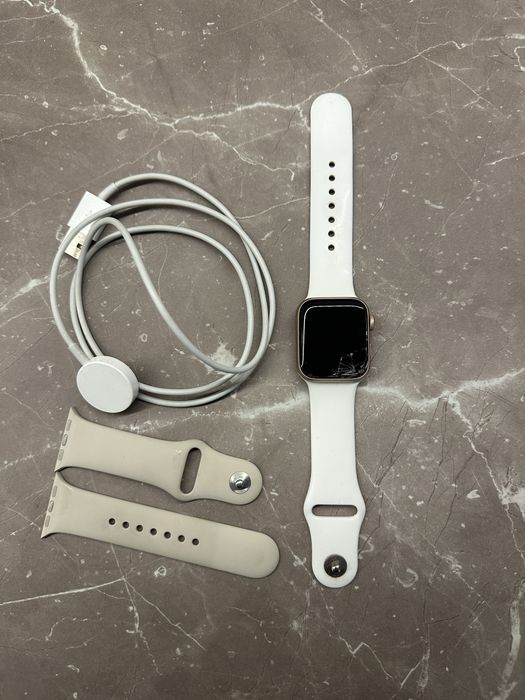 Apple Watch SE 1. generacji 40 mm GPS w kolorze różowego złota