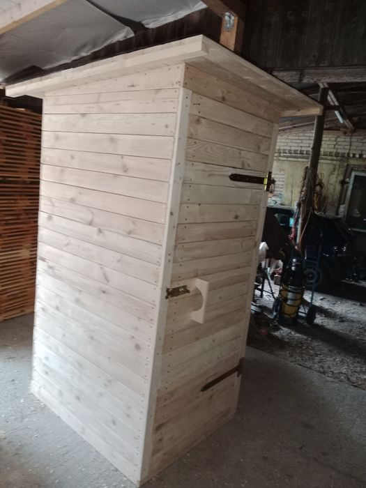 Wychodek na działkę