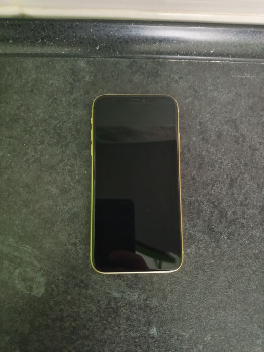 Айфон 11 на запчастини битий корпус.