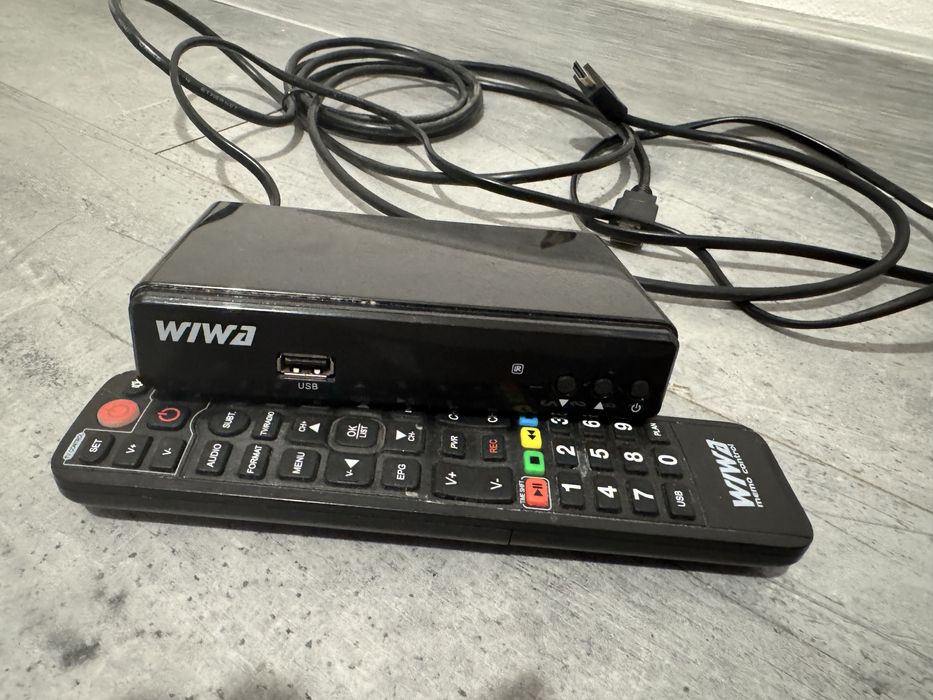 tuner DVB-T2 Wiwa H.265 Lite z pilotem i kablami