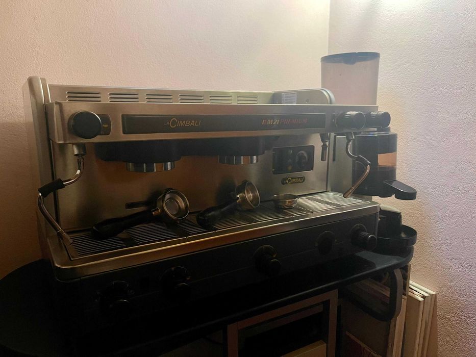 Máquina Café Profissional La Cimbali M21 & Moinho Brasilia RR45